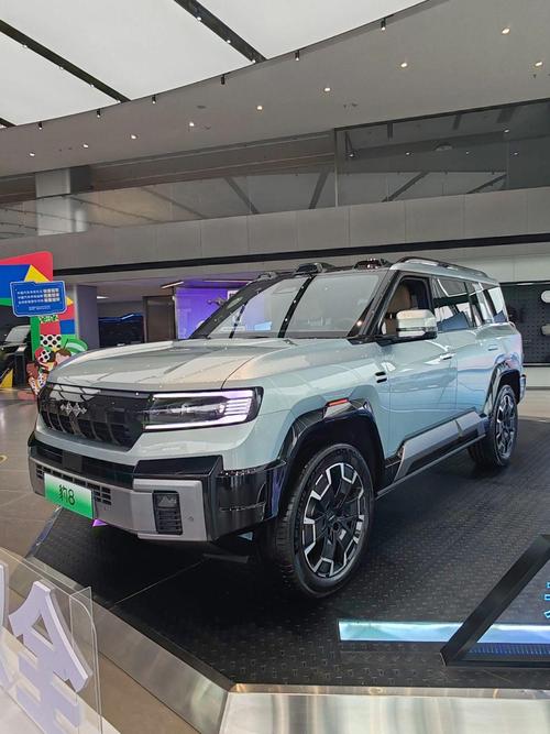 重庆35比亚迪方程豹硬派越野的爆款，英菲尼迪35周年与你共成长